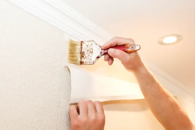 Pose de papier peint à la Condamine-Châtelard — revêtements muraux et toiles de verre